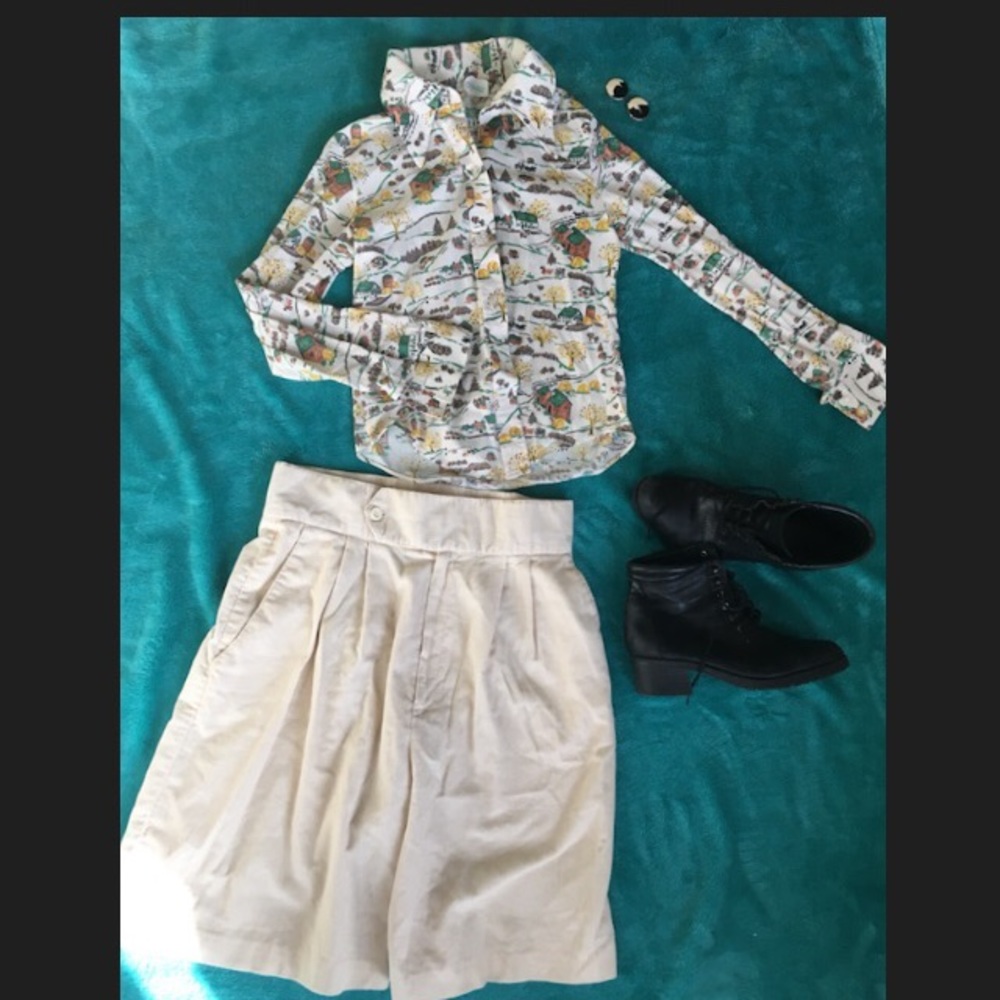 Vintage outfit: blouse, culottes, boots, earrings